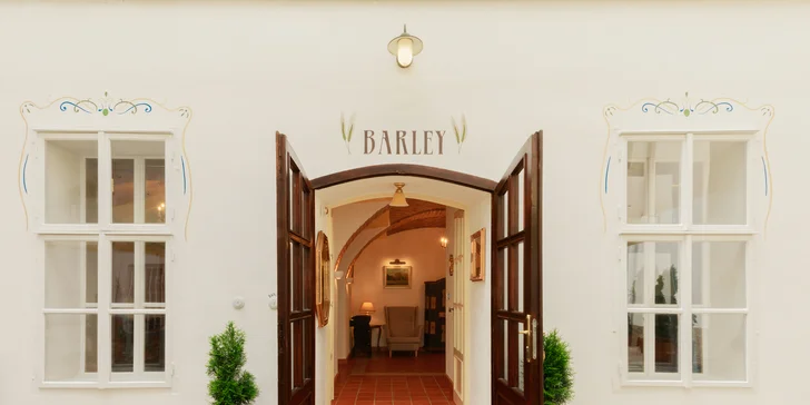 Luxusní hotel na karlovarské kolonádě: pobyt s možností snídaně i pivních lázní