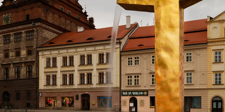 Pobyt v historickém domě na plzeňském náměstí: bez jídla či se snídaní, s pivní lázní i prohlídkou památek