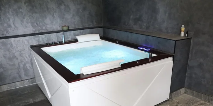 Privátní wellness Honezovice: sauna a hydromasážní vana pro dva na 1 až 6 hodin