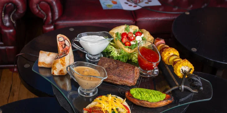 Hostina v kubánské restauraci pro 2–4 osoby: steak, tortilly, tacos a přílohy