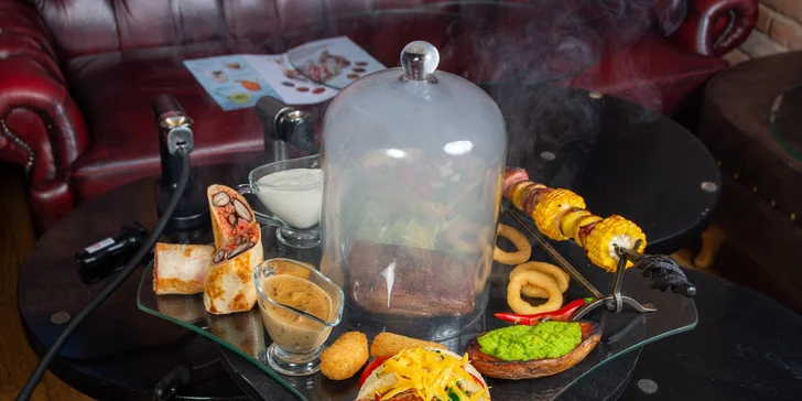 Hostina v kubánské restauraci pro 2–4 osoby: steak, tortilly, tacos a přílohy