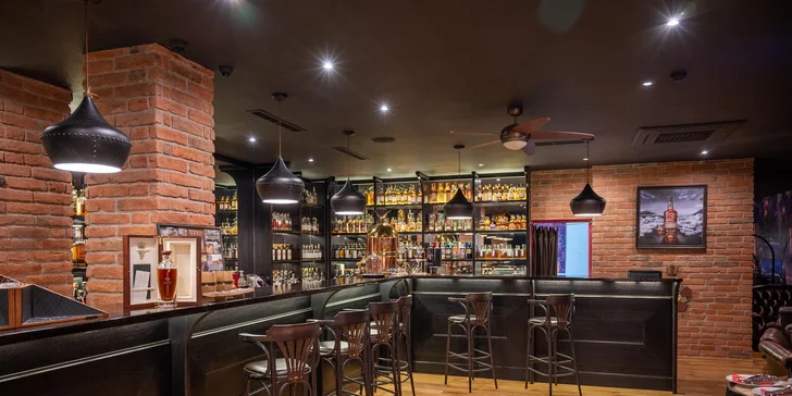 Hostina v kubánské restauraci pro 2–4 osoby: steak, tortilly, tacos a přílohy