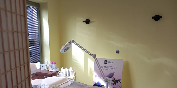 Barvení obočí nebo řas či kompletní balíček v salonu v centru Brna