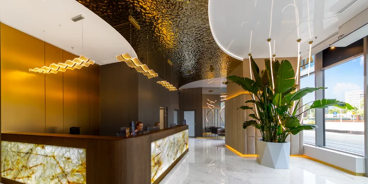 Luxusní apartmány ve Sky Tower: nejvyšší budova Wrocławi a nedávno i Polska, možnost jacuzzi