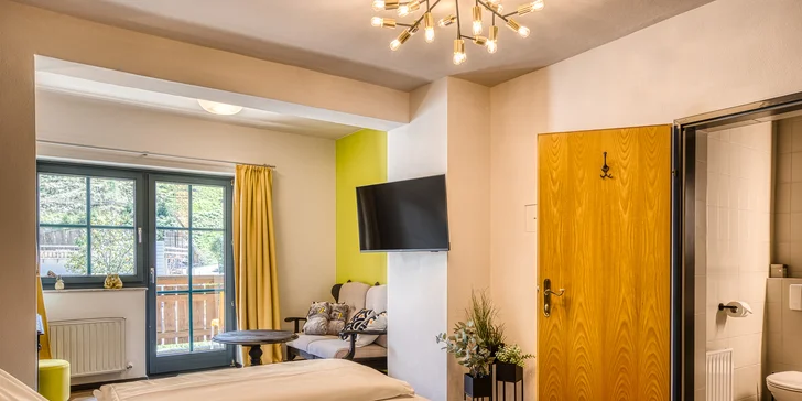 Moderní hotel v rakouských Alpách: bufetová snídaně a neomezená sauna