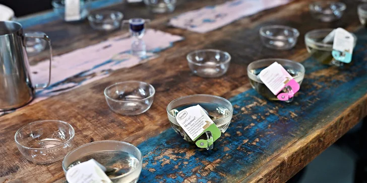 Čajový kurz v Praze - Karlíně: Objevte tajemství čajových lístků