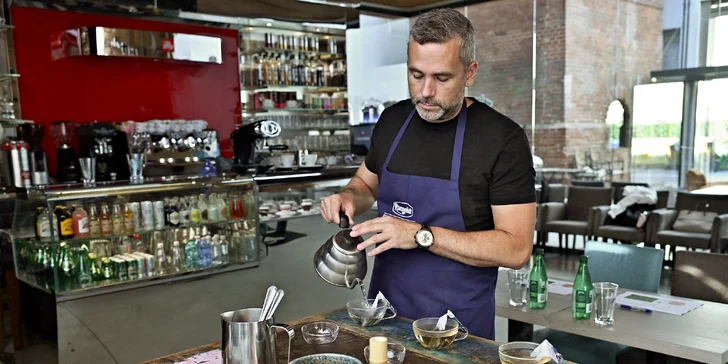 Čajový kurz v Praze - Karlíně: Objevte tajemství čajových lístků