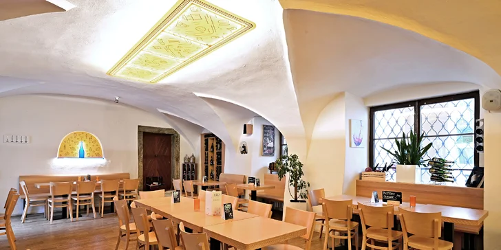 Pochutnejte si: grand tapas talíř pro 2 osoby i červené nebo bílé víno