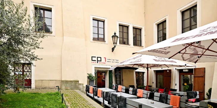 Pochutnejte si: grand tapas talíř pro 2 osoby i červené nebo bílé víno
