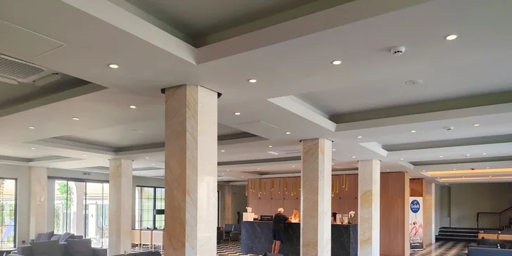 Dovolená na Korfu: 4* hotel Nobilis Corfu v centru Acharavi, all inclusive, letenky