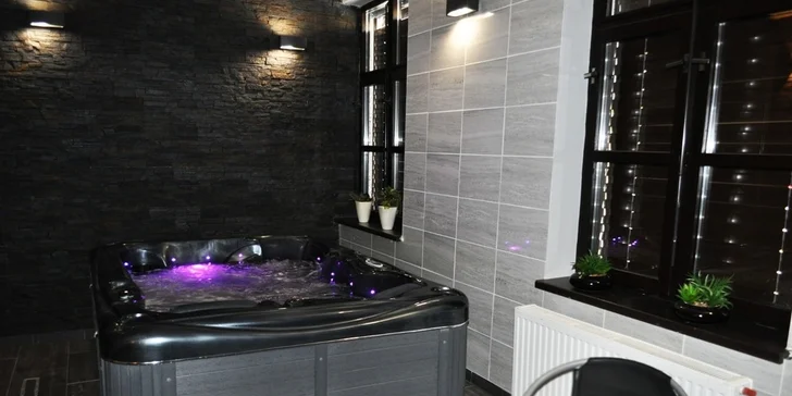 2 hodiny relaxu v privátním wellness: 2 sauny, vířivka i klidová zóna