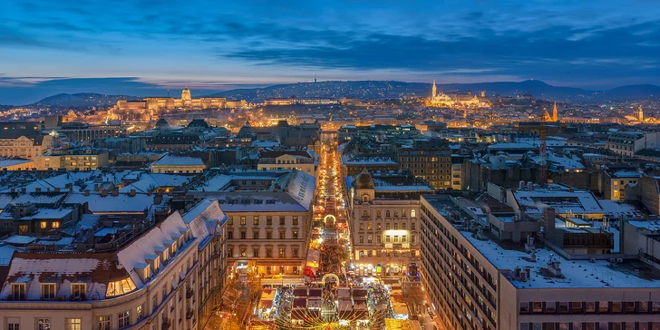 Advent v Egeru i Budapešti: 3 noci v hotelu Flora**** s polopenzí a saunami, doprava, vstup do lázní