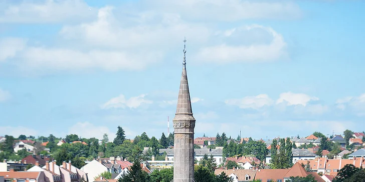 Advent v Egeru i Budapešti: 3 noci v hotelu Flora**** s polopenzí a saunami, doprava, vstup do lázní