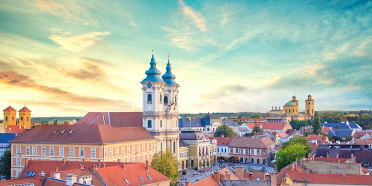 Advent v Egeru i Budapešti: 3 noci v hotelu Flora**** s polopenzí a saunami, doprava, vstup do lázní