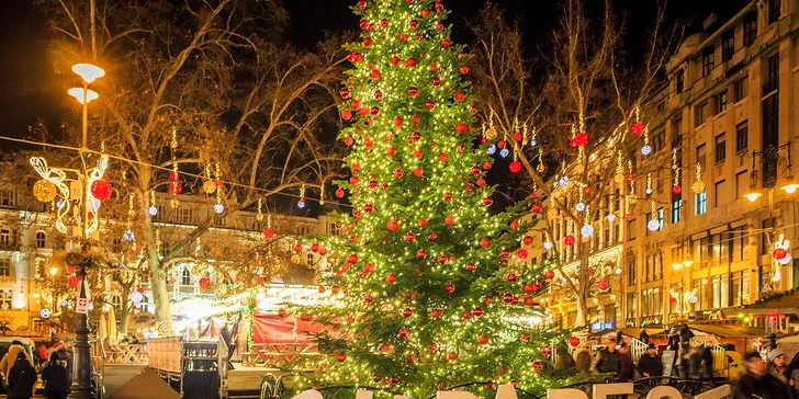 Advent v Egeru i Budapešti: 3 noci v hotelu Flora**** s polopenzí a saunami, doprava, vstup do lázní