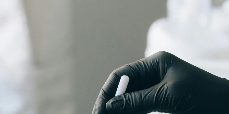 Podmanivý pohled: laminace obočí a řas vč. barvení i kompletní balíček