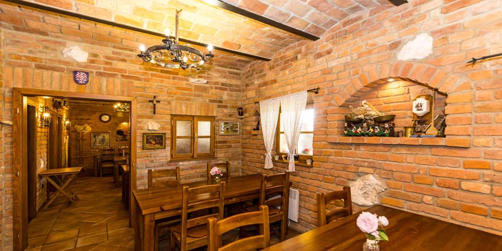 Dovolená na Moravě pro pár: penzion v Mikulově, degustace a košík s dobrotami