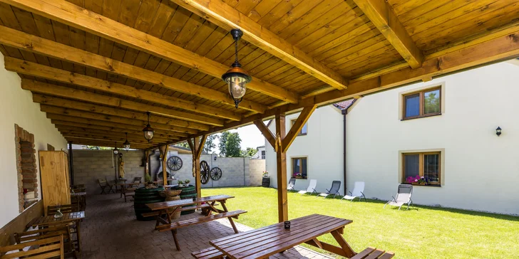 Dovolená na Moravě pro pár: penzion v Mikulově, degustace a košík s dobrotami
