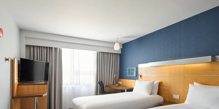 Dvě nebo tři noci v hotelu Holiday Inn v Londýně s vyhlídkovým busem a prohlídkami s průvodcem