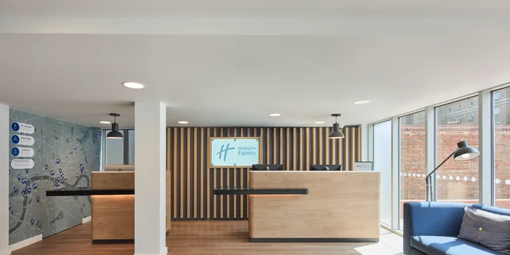 Dvě nebo tři noci v hotelu Holiday Inn v Londýně s vyhlídkovým busem a prohlídkami s průvodcem