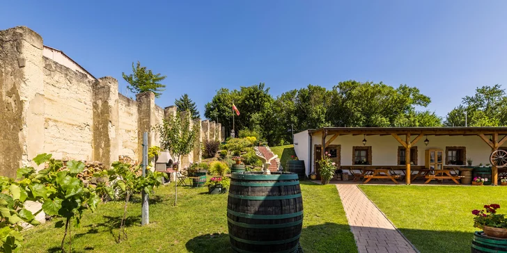 Dovolená na Moravě pro pár: penzion v Mikulově, degustace a košík s dobrotami