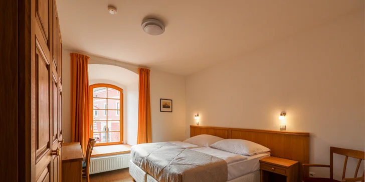 Krásný hotel v srdci Českého Krumlova s výhledem na Vltavu i zámek: balíčky s jídlem, wellness i voroplavbou