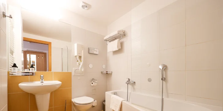 Krásný hotel v srdci Českého Krumlova s výhledem na Vltavu i zámek: balíčky s jídlem, wellness i voroplavbou
