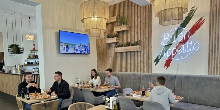 Pizza dle výběru i vč. nápoje pro 1-2 osoby v samém srdci Prahy: margherita i diavola