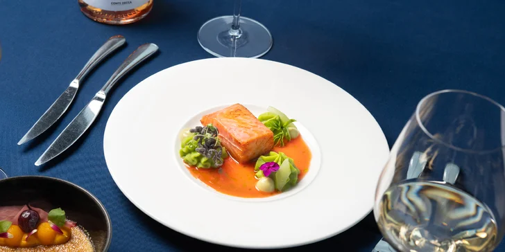 Luxusní 5chodové menu v Žižkovské věži: foie gras, losos, vepřový bok, cheesecake a signature koktejly