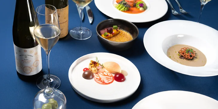 Luxusní 5chodové menu v Žižkovské věži: foie gras, losos, vepřový bok, cheesecake a signature koktejly