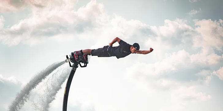 Akční all-in-one lekce od Petra Civína: na výběr flyboard, skútr, hoverboard, paddleboard, skimboard i e‑foil