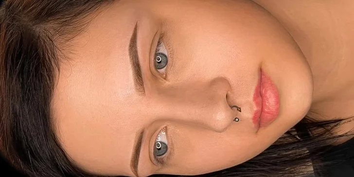 Nový permanentní make-up či korekce stávajícího: obočí, oční linky či rty