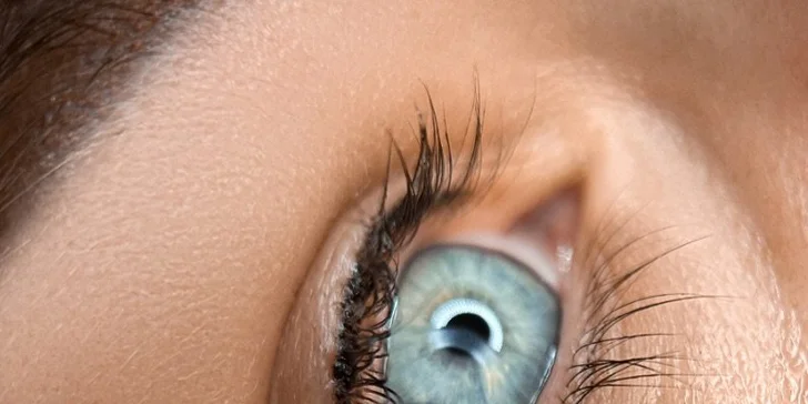 Nový permanentní make-up či korekce stávajícího: obočí, oční linky či rty