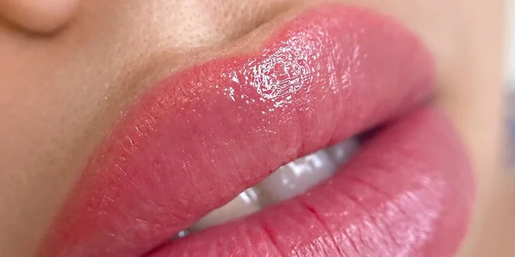 Nový permanentní make-up či korekce stávajícího: obočí, oční linky či rty