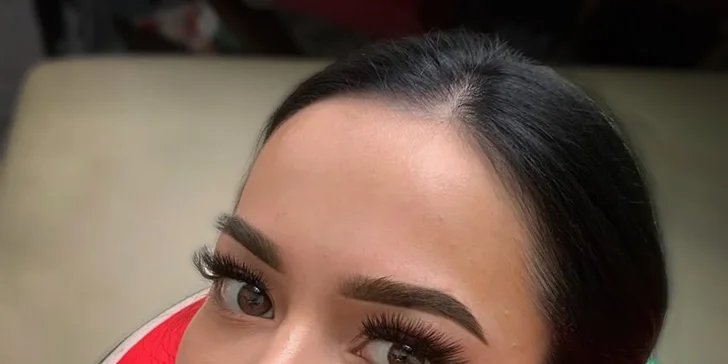 Nový permanentní make-up či korekce stávajícího: obočí, oční linky či rty