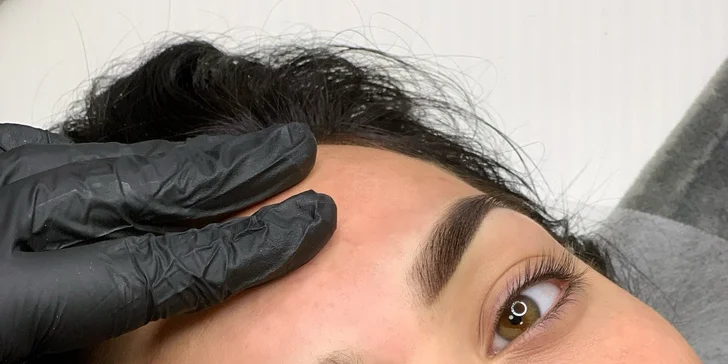 Nový permanentní make-up či korekce stávajícího: obočí, oční linky či rty