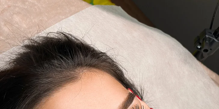 Nový permanentní make-up či korekce stávajícího: obočí, oční linky či rty