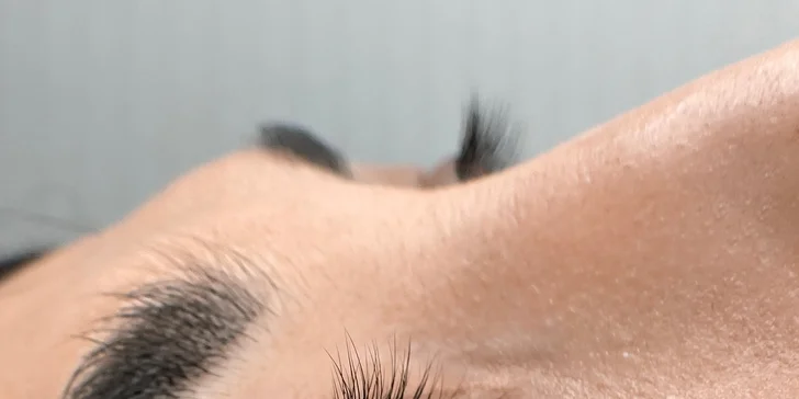 Nový permanentní make-up či korekce stávajícího: obočí, oční linky či rty