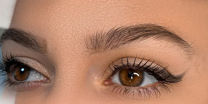 Nový permanentní make-up či korekce stávajícího: obočí, oční linky či rty