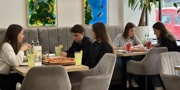Pizza dle výběru i vč. nápoje pro 1-2 osoby v samém srdci Prahy: margherita i diavola