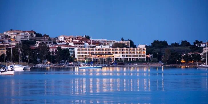 Hurá na Peloponés: 3* hotel přímo u pláže, all inclusive, bazény, letenky