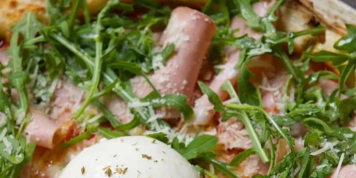 Pizza dle výběru i vč. nápoje pro 1-2 osoby v samém srdci Prahy: margherita i diavola
