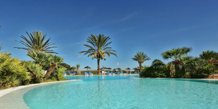 4* pohoda na Sardinii: hotel TH San Teodoro (Liscia Eldi Resort), pláž na dohled a strava