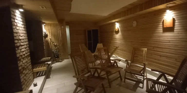 Uvolnění, relax a detoxikace: relaxační nebo lymfatická masáž, privátní sauna i celotělový zábal