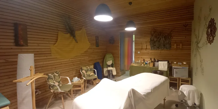 Uvolnění, relax a detoxikace: relaxační nebo lymfatická masáž, privátní sauna i celotělový zábal