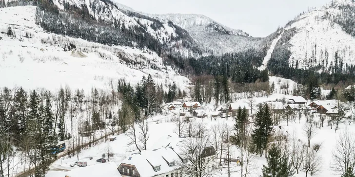 Zima v rakouských Alpách: regionální polopenze, venkovní sauna a 1denní skipas