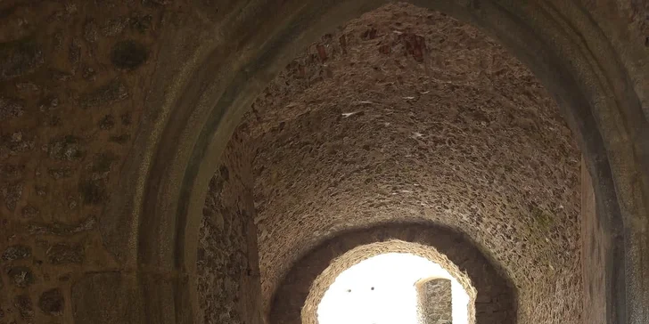 Vyjížďka na ponících: okruh pro nejmenší i náročnější trasy kolem památek