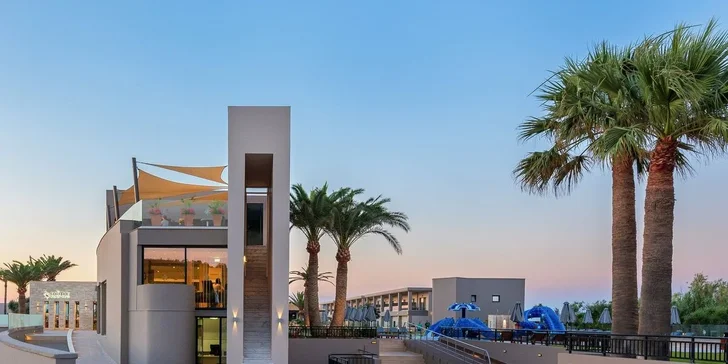 Letecky na Krétu: 5* hotel u pláže, all inclusive, bazény, tenis i miniclub