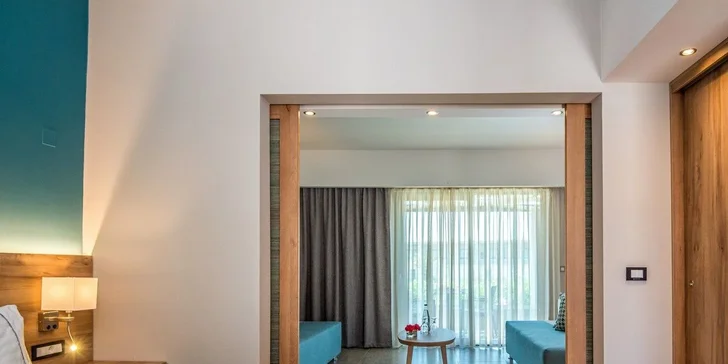 Letecky na Krétu: 5* hotel u pláže, all inclusive, bazény, tenis i miniclub