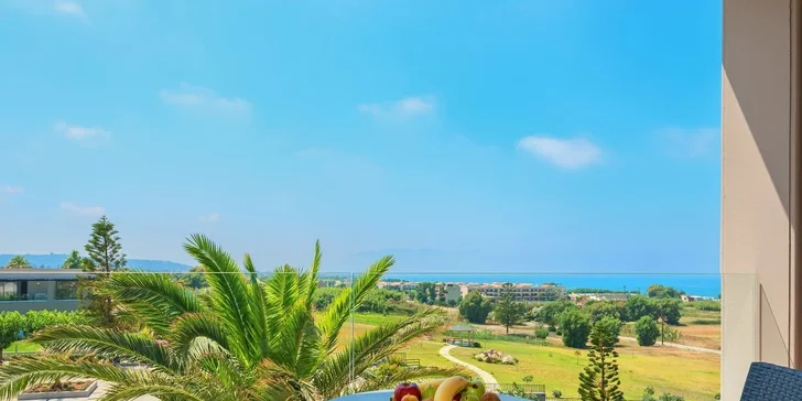 Letecky na Krétu: 5* hotel u pláže, all inclusive, bazény, tenis i miniclub